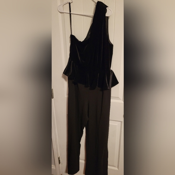 New York & Company One Shoulder Velvet Jumpsuit NWT - Picture 4 of 4
